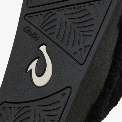 Black rubber sole with white hook logo and "Wet Grip Rubber" tread pattern.